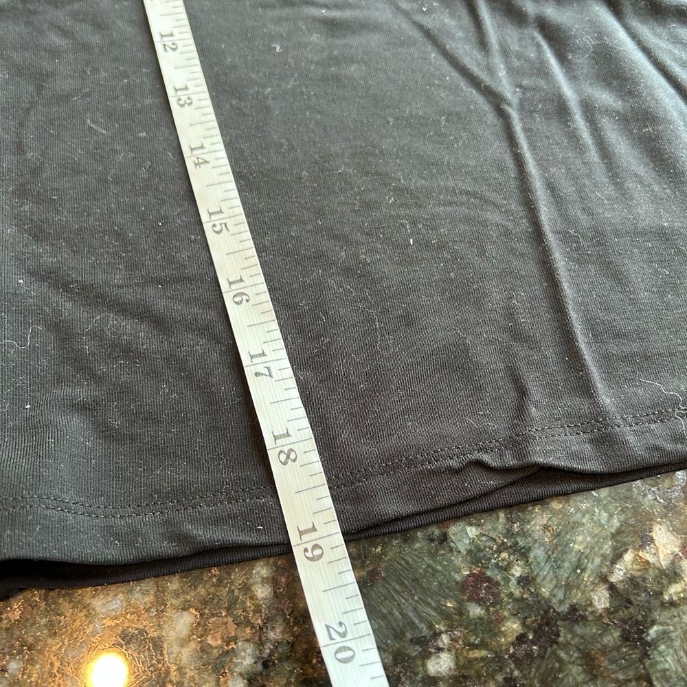 Aritzia Babaton black crewneck short sleeve in EUC. Quiet luxury. Classic - Picture 10 of 11